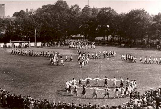 Dożynki? na stadionie, zdj. przekazała Biblioteka Miejska w Mrągowie