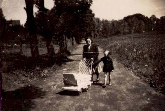 Promenada, w tle droga na ul. Na Ostrowiu, zdj. przekazała Urszula Kuchcińska