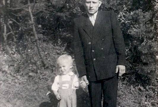 Obecnie w tym miejscu znajduje się Centrum Kultury i Turystyki, ok. 1947-48 r. Zdjęcie przekazał Pan Stanisław Ruszczyk.