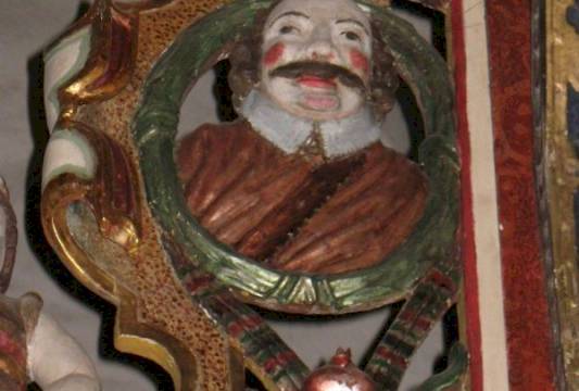 Wizerunek Marcina Lutra z lewej strony ołtarza.