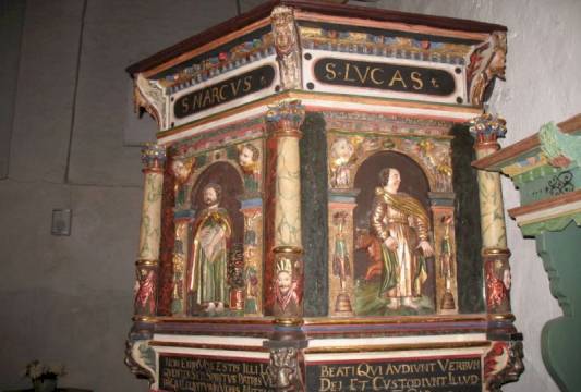 Zabytkowa ambona z 1625 roku.