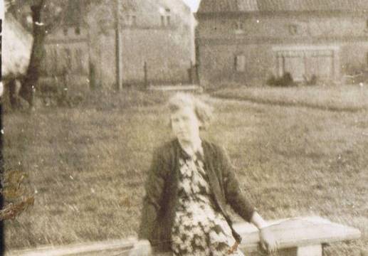 Pl. Jana Pawła II - lata 60-te, w tle po lewej budynek przy Rossevelta 4, po prawej budynek Remedium, zdj. dostarczyła Pani Teresa Marczak-Sienkiewicz