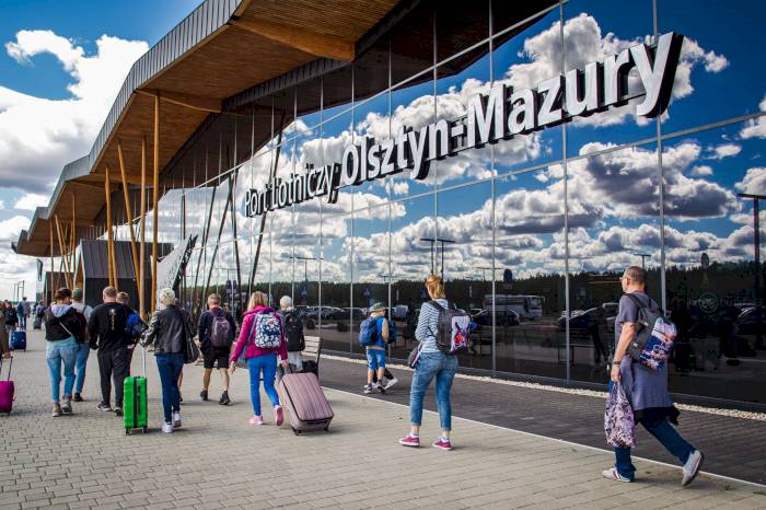 Przyleć w wakacje na Mazury! Rusza letni rozkład lotów na lotnisku w Szymanach