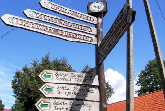 Drogowskaz we wsi Krutyń, foto Beata Gida