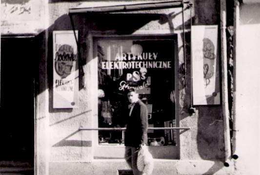 Artykuły elektrotechniczne, zdj. przekazała Biblioteka Miejska w Mrągowie