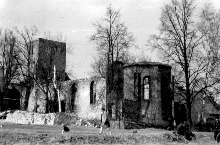 Mrągowo na powojennej fotografii. Spotkanie z przewodnikiem