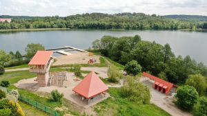 Wieża widokowa i Miejsce Obsługi Rowerzystów na plaży przy os. Grunwaldzkim w Mrągowie