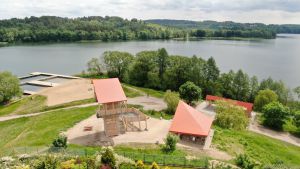 Wieża widokowa i Miejsce Obsługi Rowerzystów na plaży przy os. Grunwaldzkim w Mrągowie